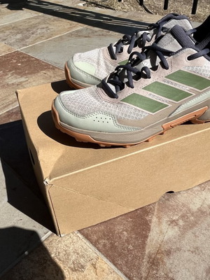 Adidas Terrex маратонки като нови, номер 39.5, бежови