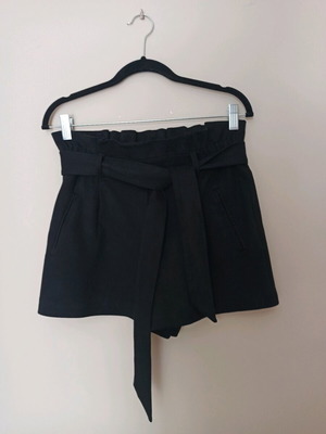 Mini black shorts Zara small in excellent condition