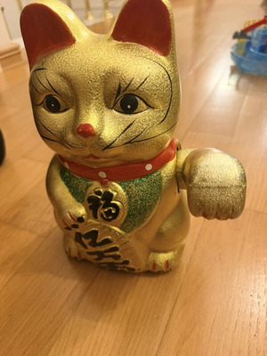 Maneki Neko μεταχειρισμένη, ιαπωνική τυχερή γάτα με χαλασμένο μηχανισμό