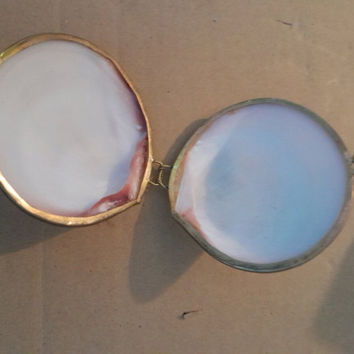 Shell box like new with brass details 8x7cm