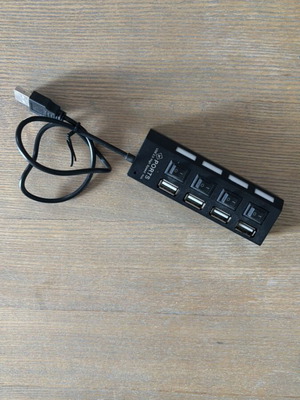 USB hub with 4 ports