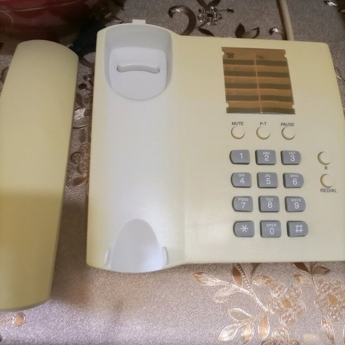 Phones used, pack of 4, Nitsuko and Siemens