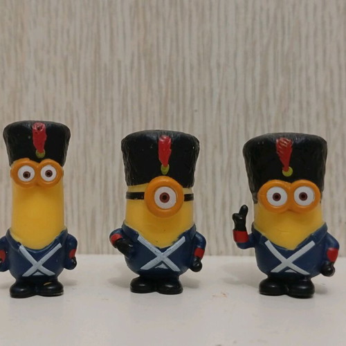 Thinkway Toys Micro Minions Playset used, soldier Minions set