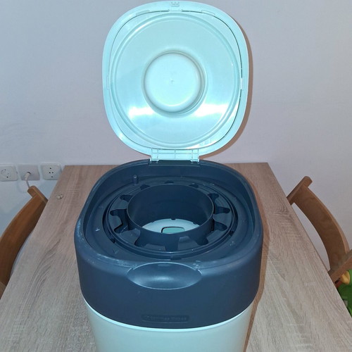 Tommee Tippee Twist and Click Diaper Disposal Bin blue used