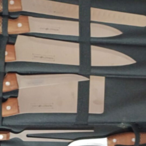 Knife set like new with carrying case
