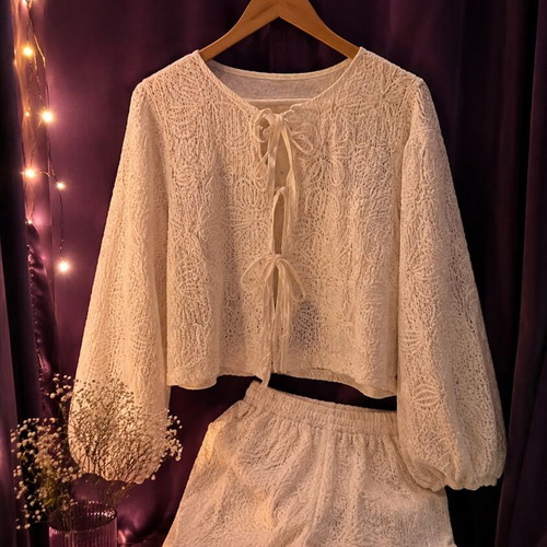 Ecru set top and shorts new, medium size