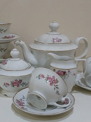 Porcelana Real S. Paulo vintage tea set with 24k gold trim