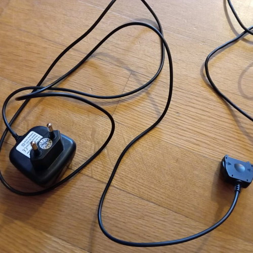 Chargers used, lot of old with various types of cables