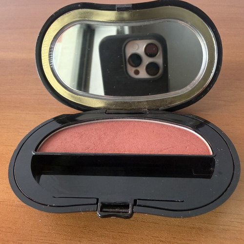 Elizabeth Arden Luxury Cheek Colour Coral 1 like new