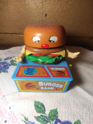 Vintage Burger wind up coin bank Everlast Toys 1970's like new