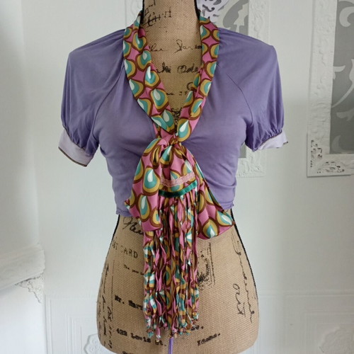 Custo Barcelona Y2K crop blouse new, lilac with colorful scarf