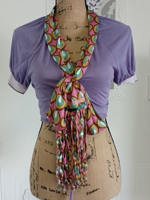 Custo Barcelona Y2K crop blouse new, lilac with colorful scarf