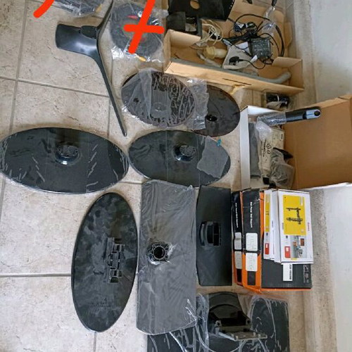 TV mounts used, fixed and wall-mounted pack with cables