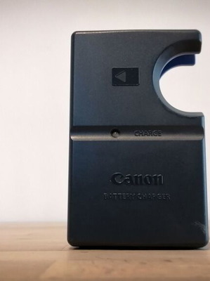 Canon CB-2LSE like new