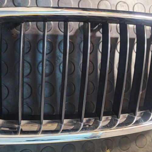 BMW Series 3 F30-F31 grille badge used chrome-black