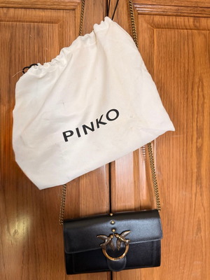Pinko Love Wallet on Chain μεταχειρισμένο, μαύρο δερμάτινο τσαντάκι ώμου με χρυσή αλυσίδα