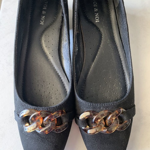 VOI&NOI black pumps size 38 with brown tortoiseshell chain, 3.5cm heel