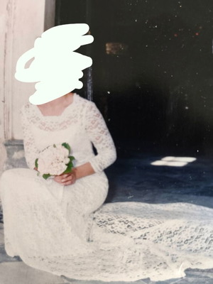 Romantic Ioli Wedding Dress with Train like new, handmade lace
