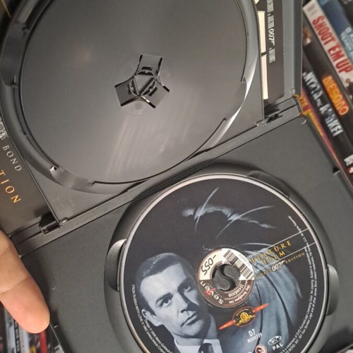 007 From Russia With Love DVD used authentic collectible