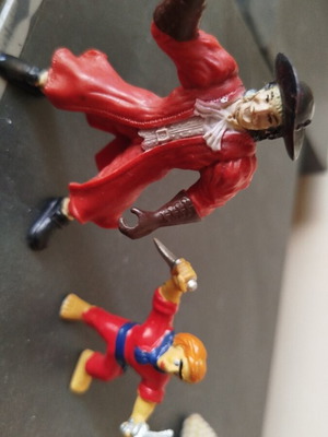 Φιγούρες Captain Hook και ένας πειρατής σαν καινούργιο από Pirates of the Caribbean