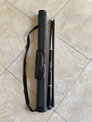 Billiard cue and case, new