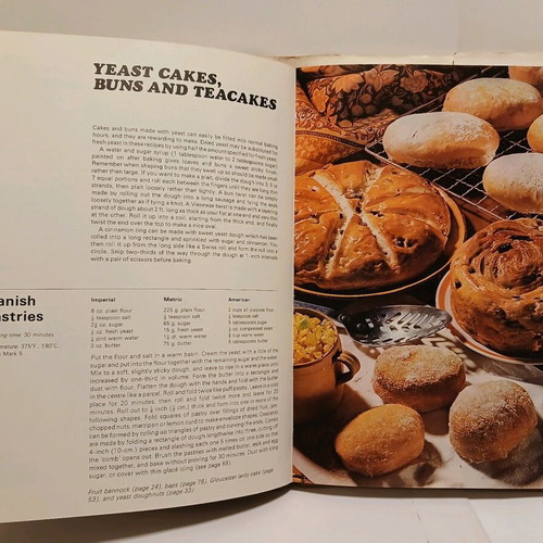 Home Baked Bread & Cakes baking book used 1973