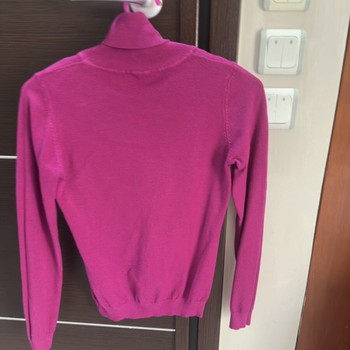 Fuchsia Women's Turtleneck Katelondon like new, soft and warm