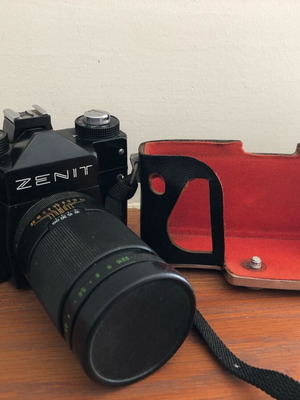 Φωτογραφική μηχανή Zenit 12 XP μεταχειρισμένη με μεγάλο φακό 3,5/135