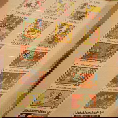 Συλλογή ασυνήθιστων γραμματοσήμων με ήρωες Walt Disney σαν καινούργια