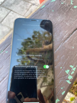 iPhone XS in good condition with 97% battery health and three cases included