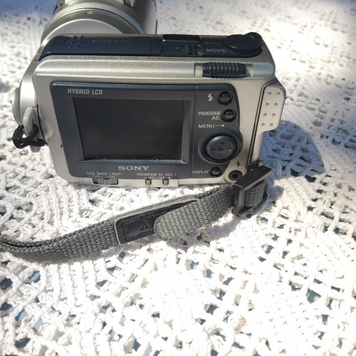 Sony Cyber-shot DSC-F505V 2.6MP digital camera used, silver