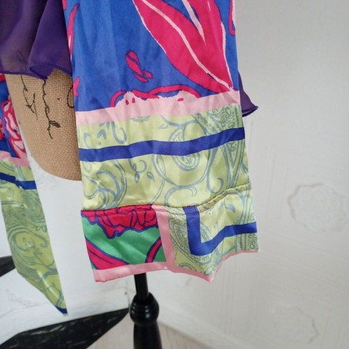 Satin shirt set with tie and bell sleeves like new, multicolor