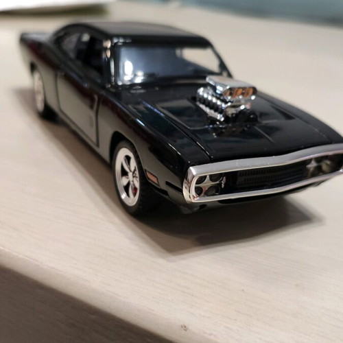 Dodge Charger 1970 1:32 toy car like new with sounds and lights