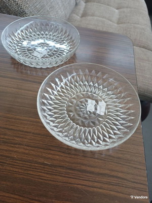 Set of 2 vintage dessert plates, 14.5 cm diameter