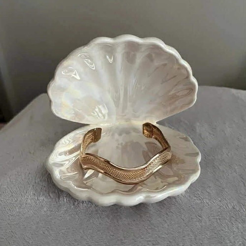 Bracelet new with wavy design in rose gold tone