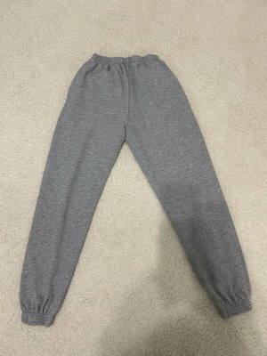 Pull & Bear gray tracksuit like new with elastic waist and ankles