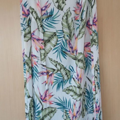 Summer skirt like new with slit multicolored, size M