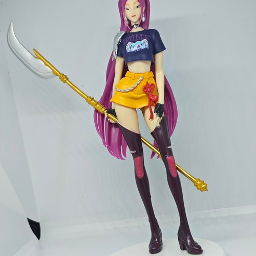 K-pop Demon Hunter collectible figure like new, 18cm