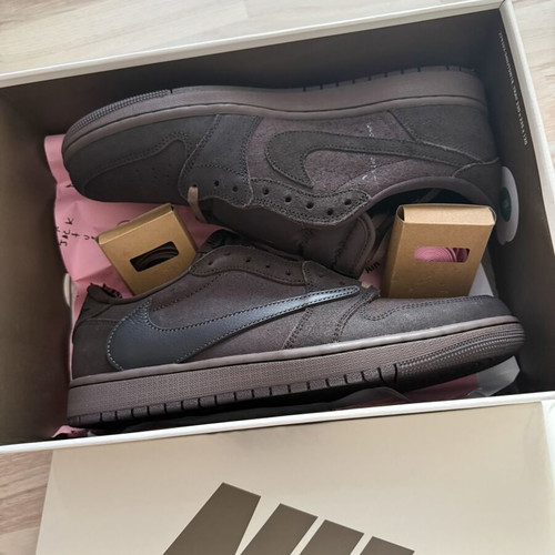 Nike Air Jordan 1 Low Travis Scott sneakers brand new, size EU 44, brown