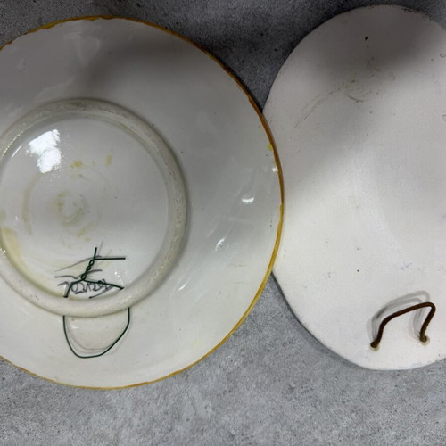 Decorative plates like new