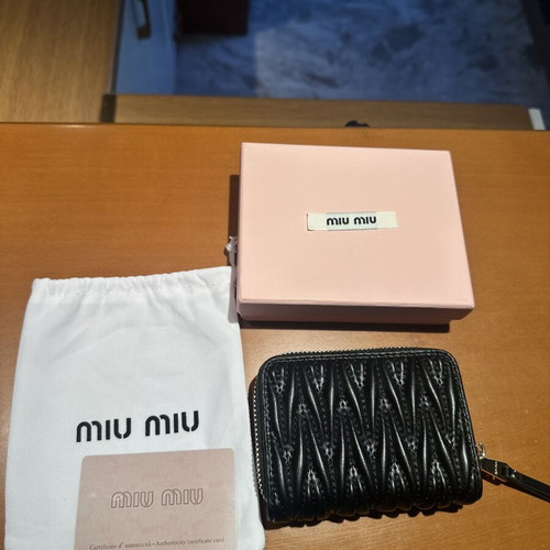 Miu Miu black leather wallet new, holds 5 cards with box