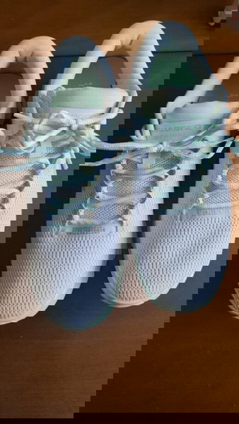Ανατομικά αθλητικά under armour