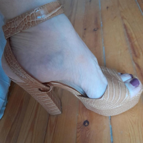Freedom Delux Collection Croco Sandals size 37 like new, brown