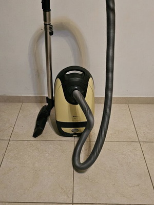 Σκούπα Miele s5210