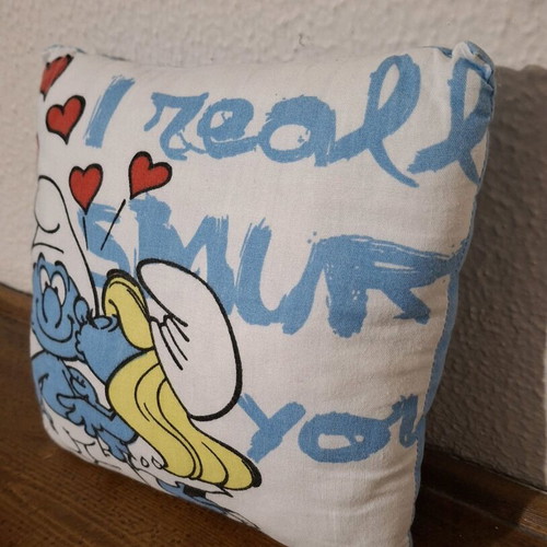 Smurfs decorative pillow 2010 like new with message