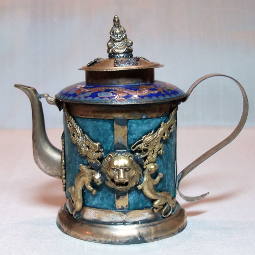 Asian teapot used with nephrite and multicolored enamel 18th-19th century