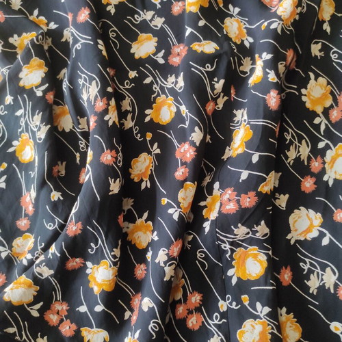 Vintage skirt with floral pattern and elastic waist, like new