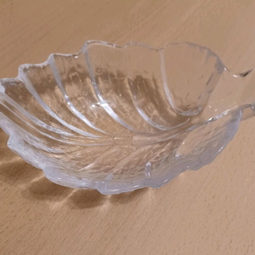 Crystal leaf-shaped vintage hors d'oeuvre and nut dish like new