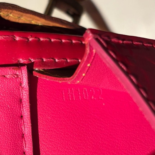 Louis Vuitton Mott Vernis shoulder bag like new, fuchsia