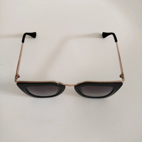 Sunglasses like new with ombre lenses and gold frame